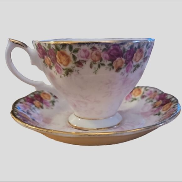 2002 Peach Damask by ROYAL ALBERT - Picture 1 of 4